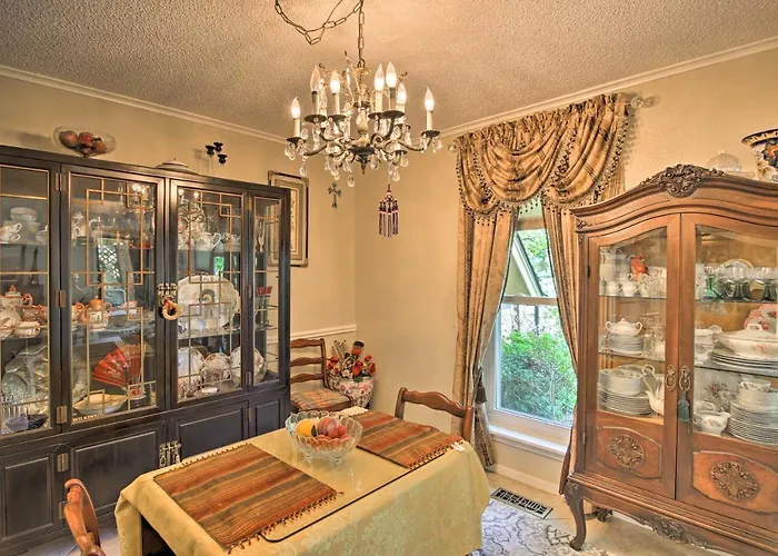 Private W/ Hot Tub & Patio Near Dtwn Holiday home *