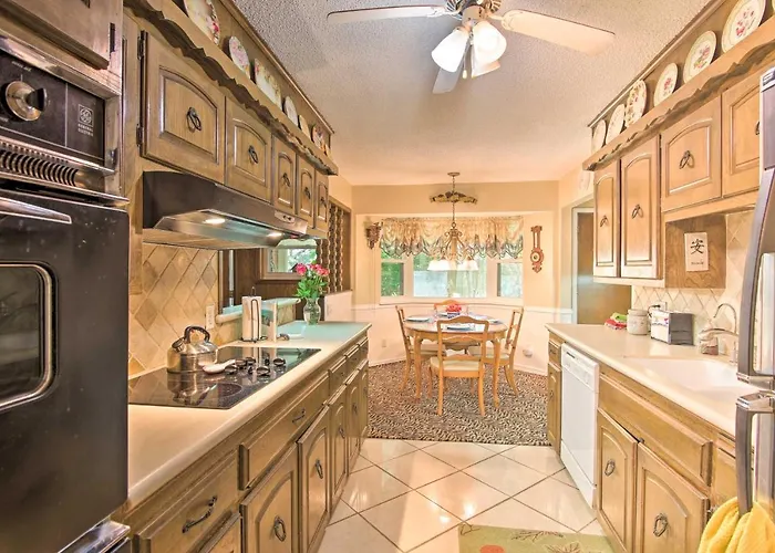 Private W/ Hot Tub & Patio Near Dtwn *