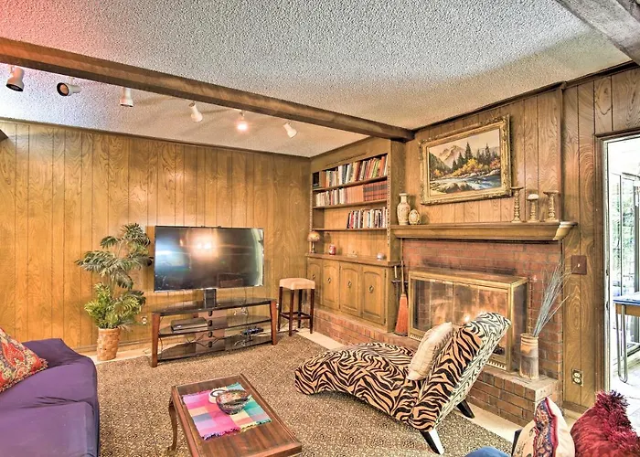 Private W/ Hot Tub & Patio Near Dtwn Holiday home Tulsa