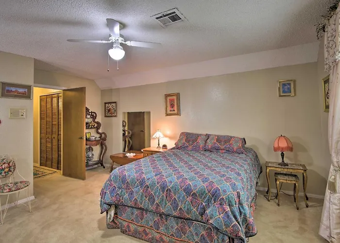 Private W/ Hot Tub & Patio Near Dtwn Holiday home Tulsa
