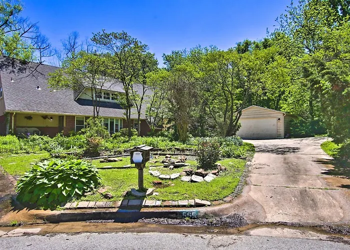 Holiday home Private W/ Hot Tub & Patio Near Dtwn