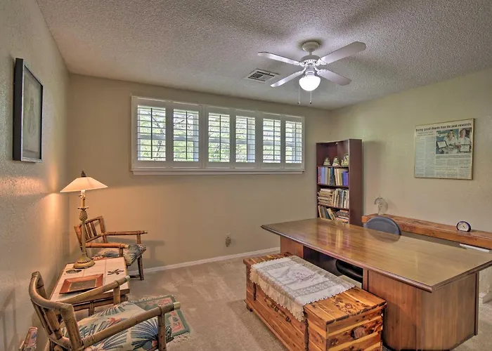 Holiday home Private W/ Hot Tub & Patio Near Dtwn *