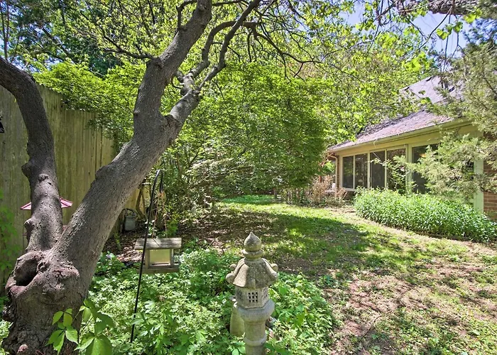 Holiday home Private W/ Hot Tub & Patio Near Dtwn Tulsa