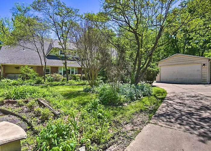 Holiday home Private W/ Hot Tub & Patio Near Dtwn