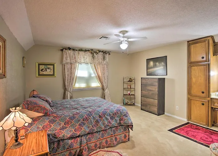 Holiday home Private W/ Hot Tub & Patio Near Dtwn Tulsa