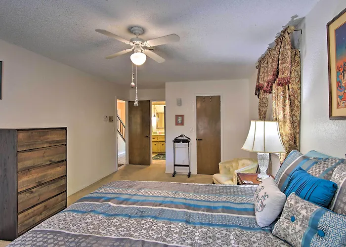 Сasa de vacaciones Private W/ Hot Tub & Patio Near Dtwn *
