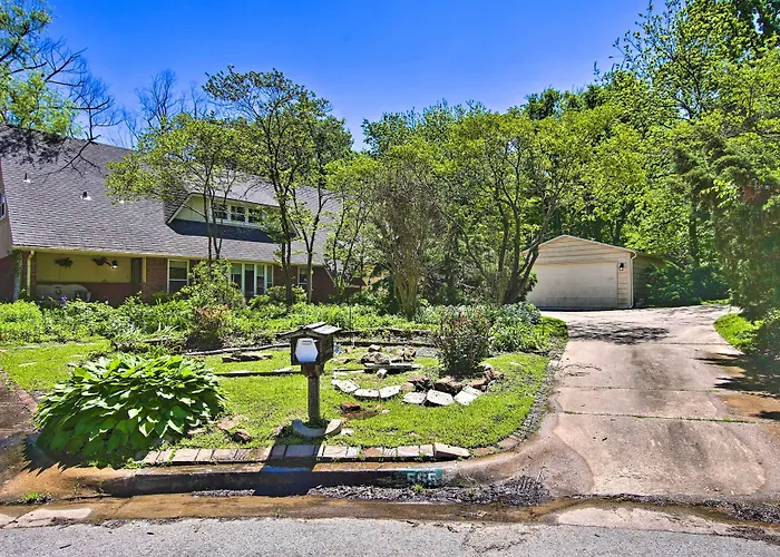 Private W/ Hot Tub & Patio Near Dtwn Tulsa