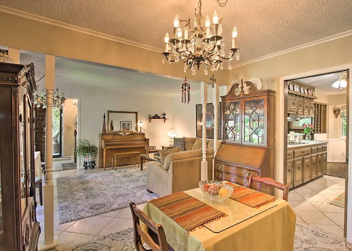 Private W/ Hot Tub & Patio Near Dtwn Tulsa