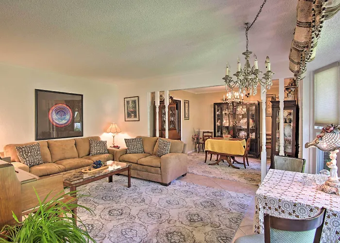 Сasa de vacaciones Private W/ Hot Tub & Patio Near Dtwn Tulsa